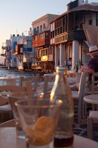 La Pequeña Venecia de Mikonos. Junto al Meditérraneo, con el sol cayendo, relax, relax. Foto de gilbmart9.